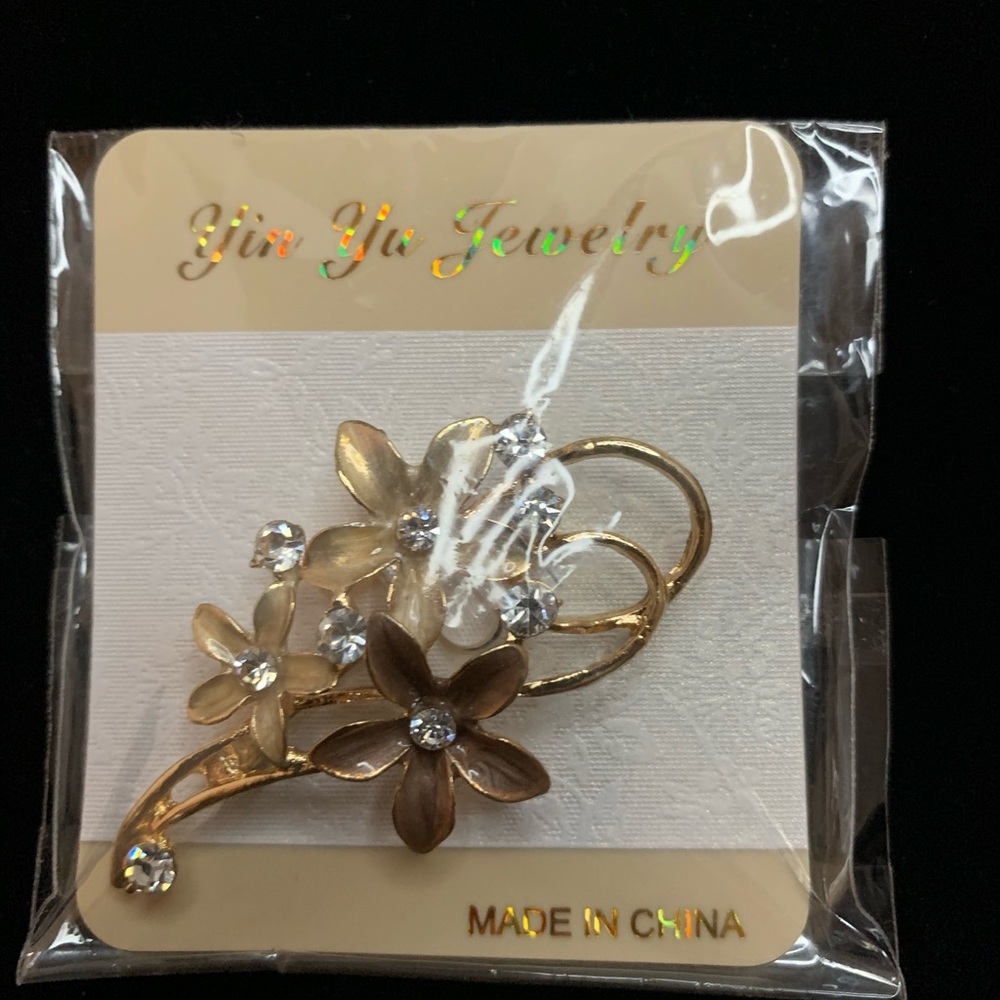 Yin Yu brooch jewelry gold‎ tone flowers